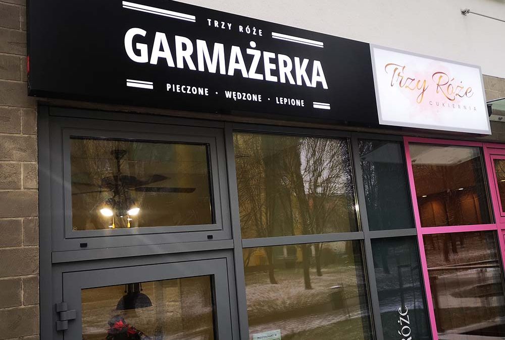 Czarny kaseton z białymi literami – Reklama Lubelskie